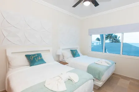 Beachfront Condo, 2 Pools & Private Beach Access, Sleeps 8 Guests