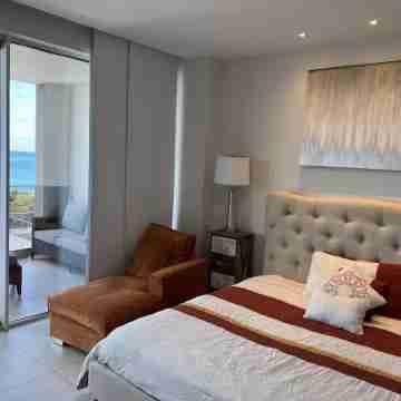 BEACH FRONT PENTHOUSE Rooms