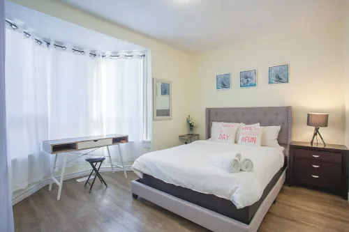 Bright 3BDRM 1 min. from the Falls w/ Free Parking