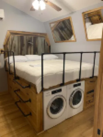 Cozy Cabin by the Creek