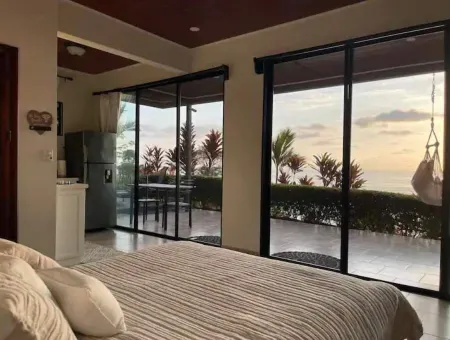 Spectacular ocean view just minutes away from Dominical beach!