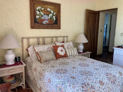 Ocean view, one bedroom, steps to the pool and beach.  Pride in ownership. Playa Las Palmas附近的飯店