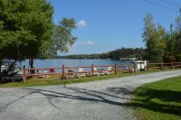 Charming Lakefront Cottage On Masten lake