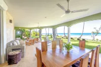 Casa del Rio: beachfront villa for 22 guests in Las Terrenas