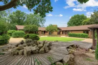 Pleasant Hill Estate Hotels near Mississippi Welcome Sign