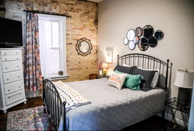 Located in the heart of Downtown, just a few minute walk to South Beach.