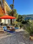 Sunny 4-room apartment with large palm terrace. Lake view Hotels in Caslano