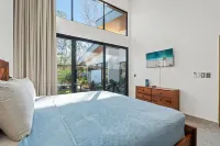 Villa Wahoo - Luxury 4BR Villa & Pool, Playa Grande Estates, 300m to the Beach