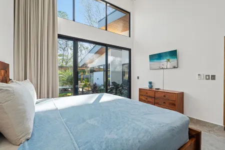 Villa Wahoo - Luxury 4BR Villa & Pool, Playa Grande Estates, 300m to the Beach