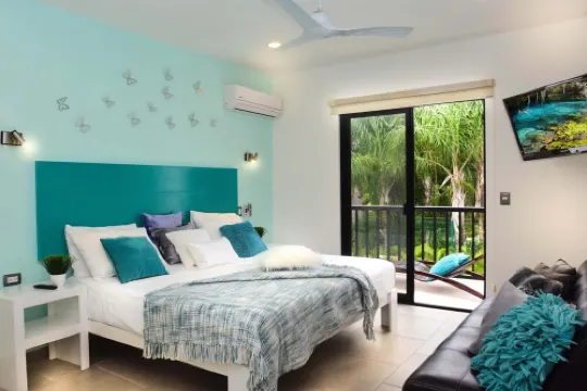 Villa Pearl private pool 5 min walk to the beach 8 min walk to 5th Avenue