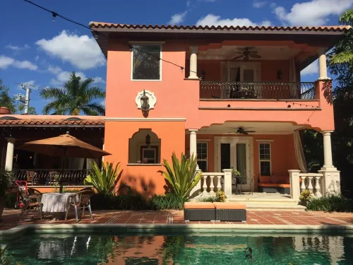 Downtown,Italian Villa For Two,Resort Style.5 minutes to Siesta-Lido.