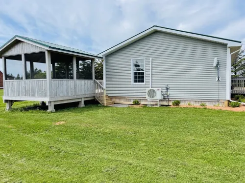 The Sea Drift in Darnley!  Close Twin shores and Thunder Cove Beaches! Hotels in Prince County