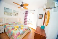 WONDERFUL AND MODERN HOUSE IN THE FIRST LINE OF THE BEACH, WIFI, KAYAK AND PADDLE SURF. Hotel dekat Precise Hoteles El Rompido