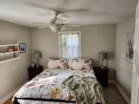 Cozy, Pet Friendly Cottage - Old Towne Alexandria! Hotels in Belle Haven