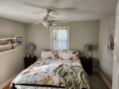 Cozy, Pet Friendly Cottage - Old Towne Alexandria!