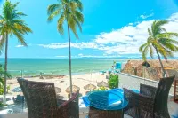 Amazing views righ over los muertos beach, steps from the beach