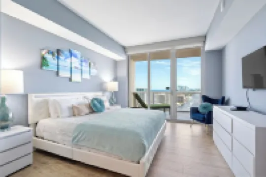 Close to Beach w/ Views. Pool & Gym. Pet Friendly