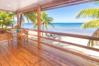 Stay at the famous Jolly Octopus Beach Bar! Beach Front with Water toys included
