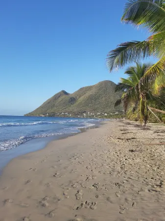 Feet in the water 2 Отели в г. Лез Анс-д'Арле