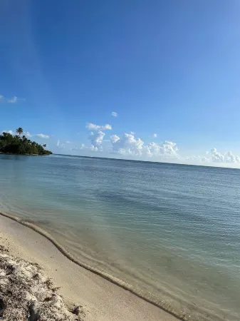 6 min walk to beach / private pool/ AC