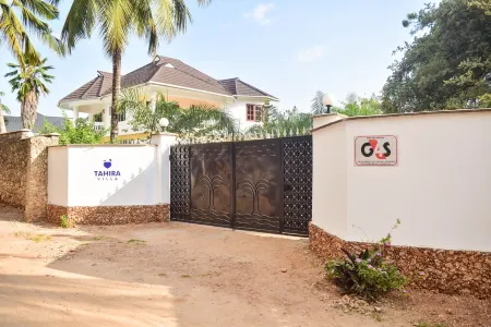 New beautiful villa in great location only 2 minutes to exotic white sandy beach Отели в г. Мсамбуэни