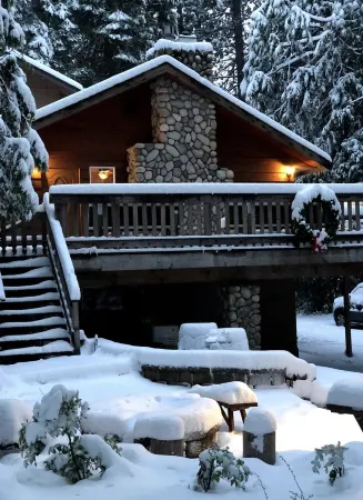 Spacious Large Homestyle Family Cabin  in LMP Arnold Отели в г. Арнолд