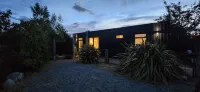 Dusky's Hidden Gem - a Private Sanctuary in the majestic Mackenzie country Hotels near Lord of the Rings Twizel Tour