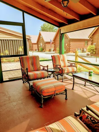 Cozy Cabin & Majestic Sunsets