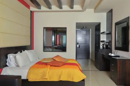 Hollywood Inn Boutique Hotel Отели в г. Chnaneir