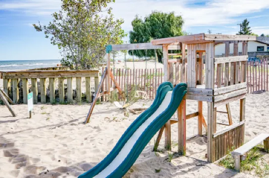 Beach Club of Oscoda - the Lakeshore Cottage