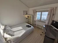 Sunset House with gorgeous view of the lake 몽트뢰 호텔