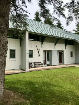 Stylish 2 bdrm/2 bath: named "The best small condo in Stowe"