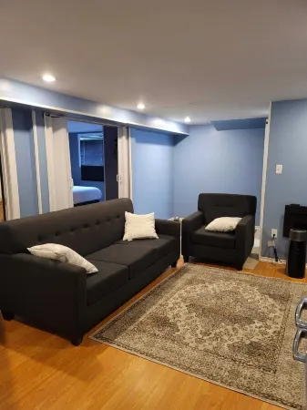 Cosy Basement Apartment on the East side. Отели в г. Сент-Джон