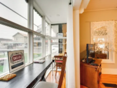 Historic Bemus Point Studio w/ Porch: Walk to Lake Hotels in Bemus Point
