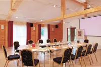 Logis Hôtel & Restaurant des Lacs Hotels in Celles-sur-Plaine