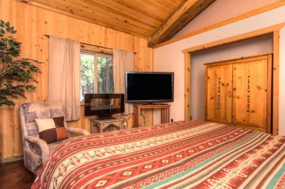 DiamondStone Guest Lodges Hotels near LaPine State Park