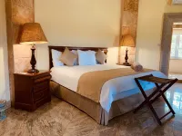 The Lorian Club Hotels near Price Shoes