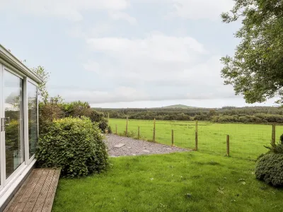 Ty Newydd Hotel dekat Dinas Dinlle Beach