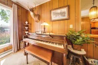 Country Home w/ Fishing Ponds Near Canadohta Lake - parking