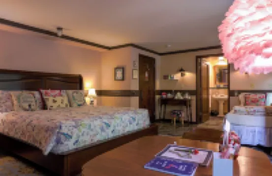 Stone Chalet Bed & Breakfast Inn
