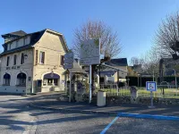Logis Hotel Bellevue Restaurant la Pomme d'Or Hotels in Coucy-le-Chateau-Auffrique