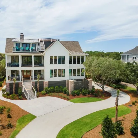 Cornfed Pelican 9 Bedroom Home