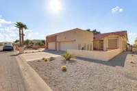 Near Lakes & Trails: Mesa Home w/ Golf Course View - شقق