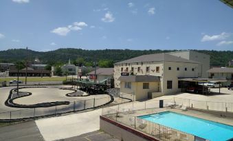 All Seasons Lodge