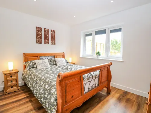 Walnut Shade Hotels in Bressingham