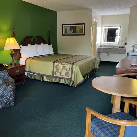 Surry Inn - Dobson