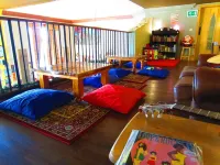 Castle Rock Hostel - Adults Only Hotels near Central Library