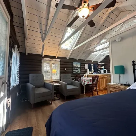 Pine Grove Cottages Отели в г. Линкольнвилл