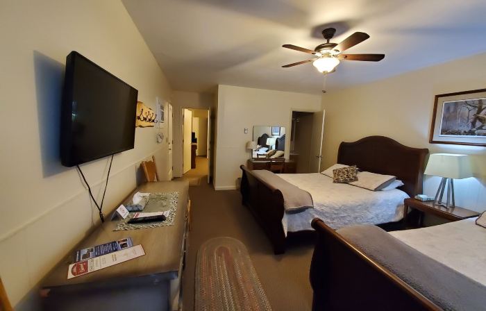Lakewood Lodge & Restaurant