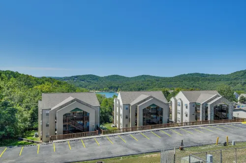 Table Rock Lake Views: Branson Family Getaway Hotel di Indian Point